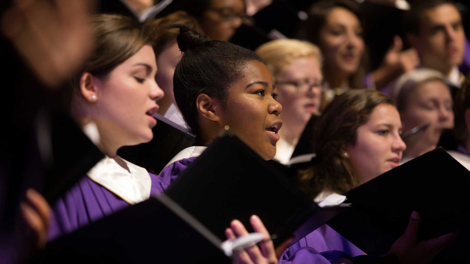 Chorus of men and women in purple robes