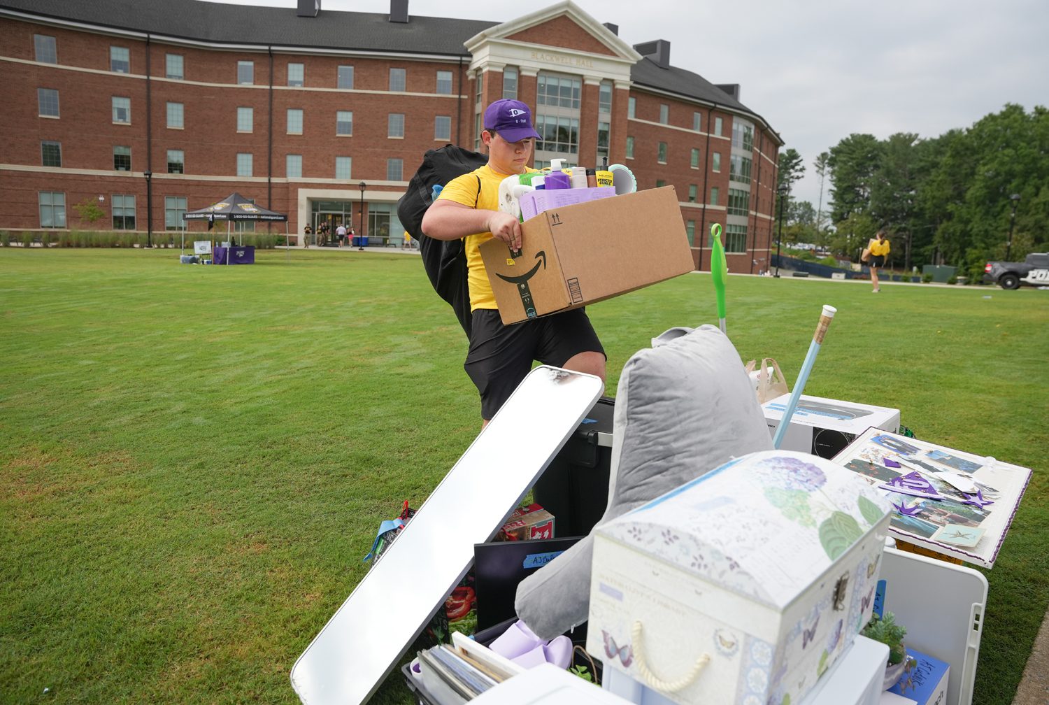 Lane Lytle ’27 carries boxes and bags while helping new students move into Blackwell Hall on Thursday, Aug. 21, 2025.