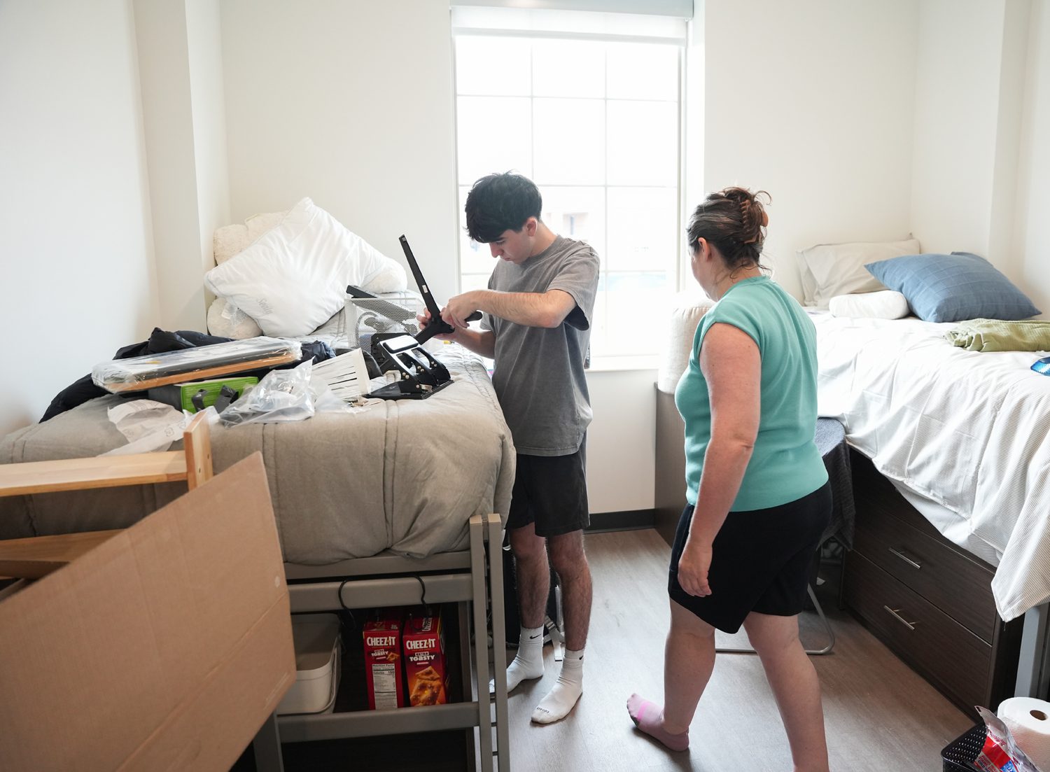 Jacob Lawson ’29 and Bridge Trogden unpack boxes in Lawson’s room at Blackwell Hall on Thursday, Aug. 21, 2025.