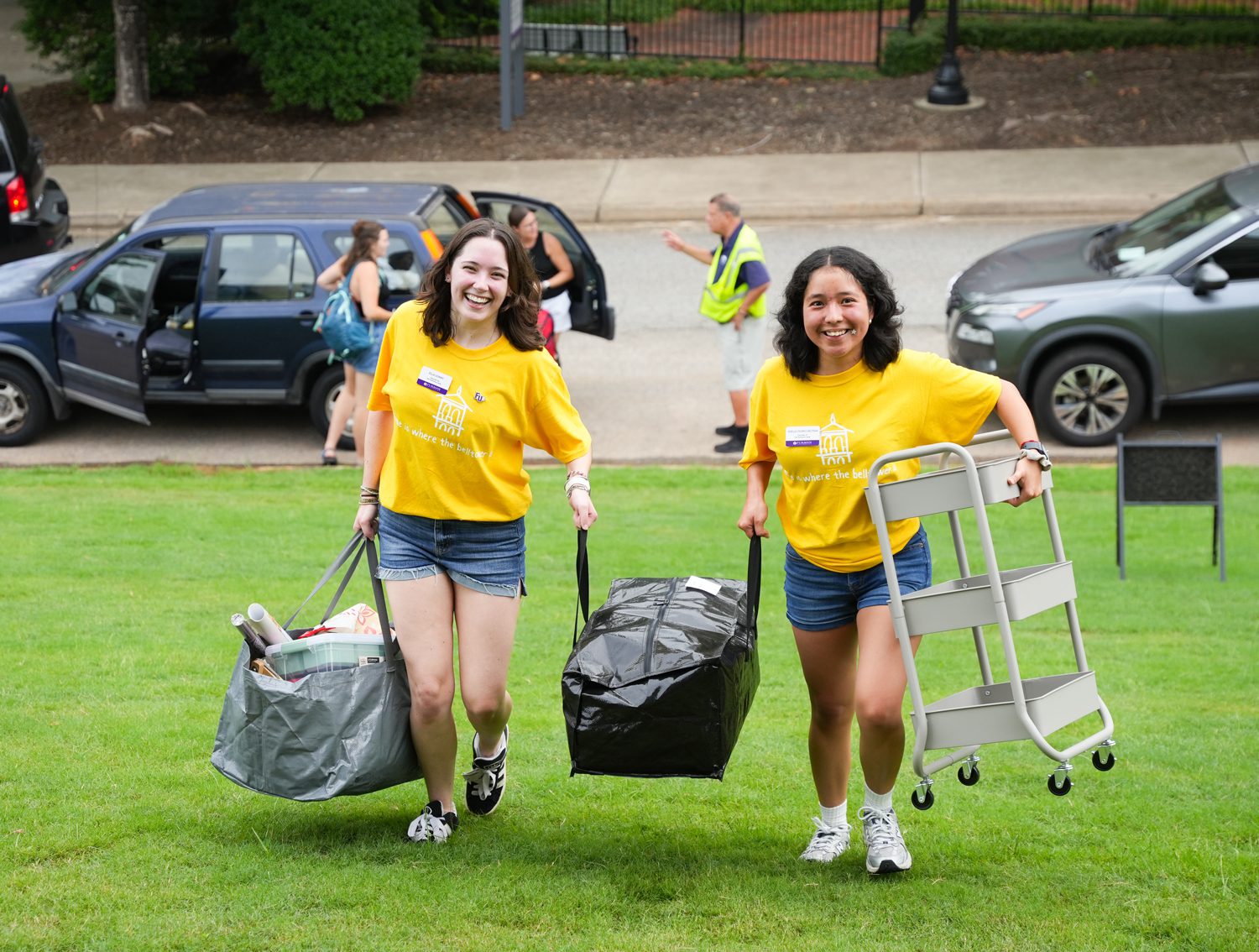 Orientation leaders Ella Lowry ’28, left, and Giselle Osorio-Beltran ’27 help students move into Manly Hall during move-in day on Thursday, Aug. 21, 2025.