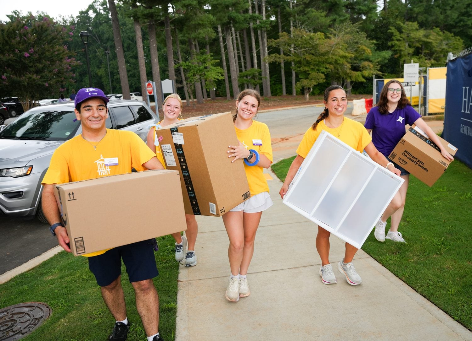 Orientation leaders help students move into Poteat Hall during move-in day on Thursday, Aug. 21, 2025.
