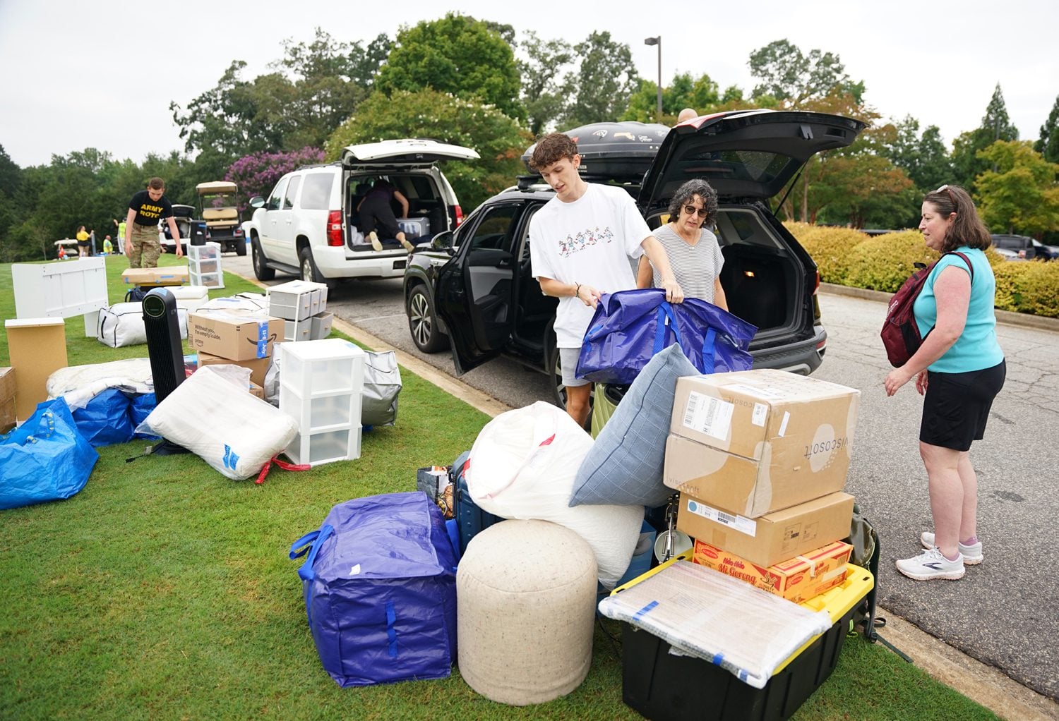 New students and their family members unload items outside of Blackwell Hall during move-in day on Thursday, Aug. 21.