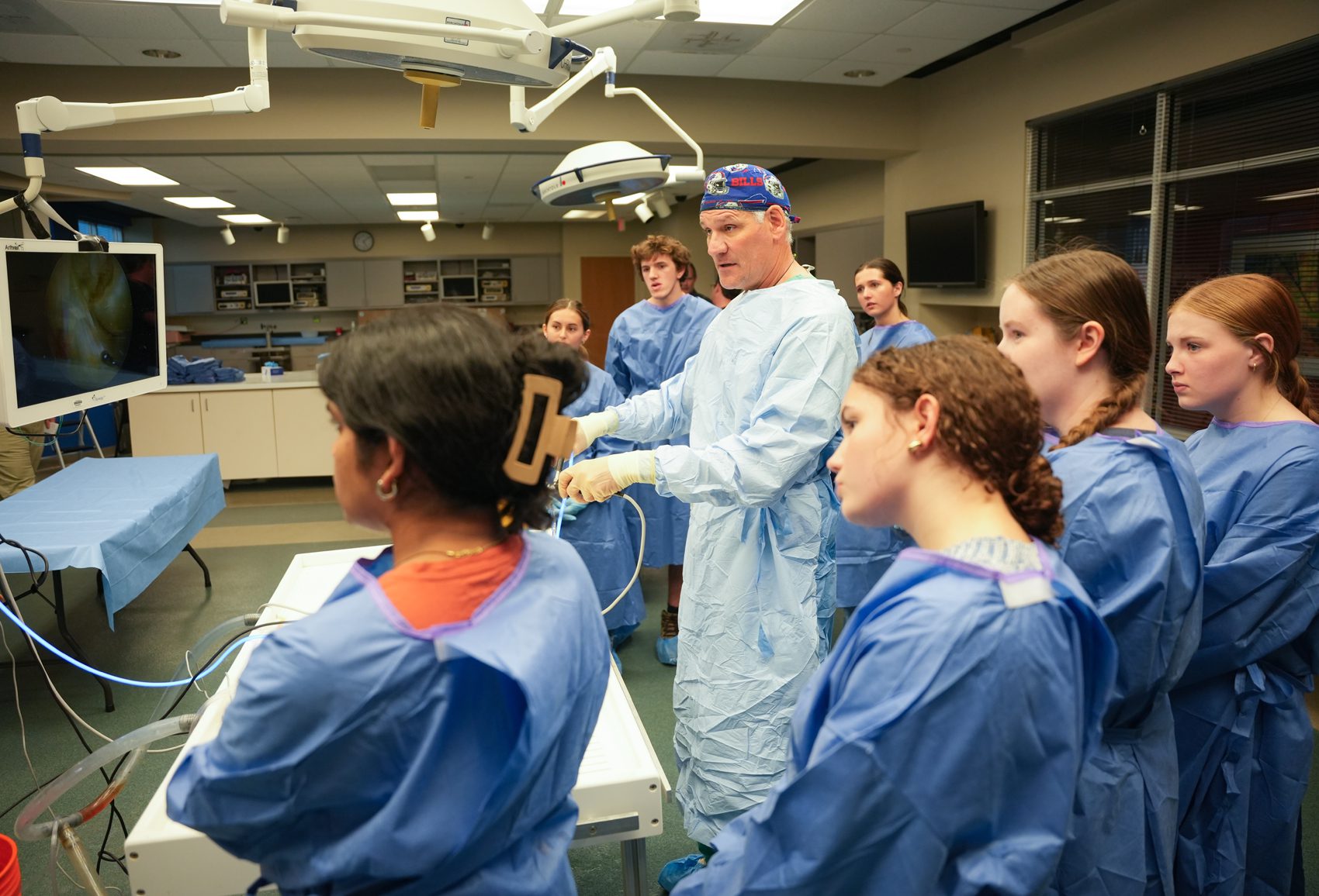 Undergrads get hands-on medical experience through engaged learning program