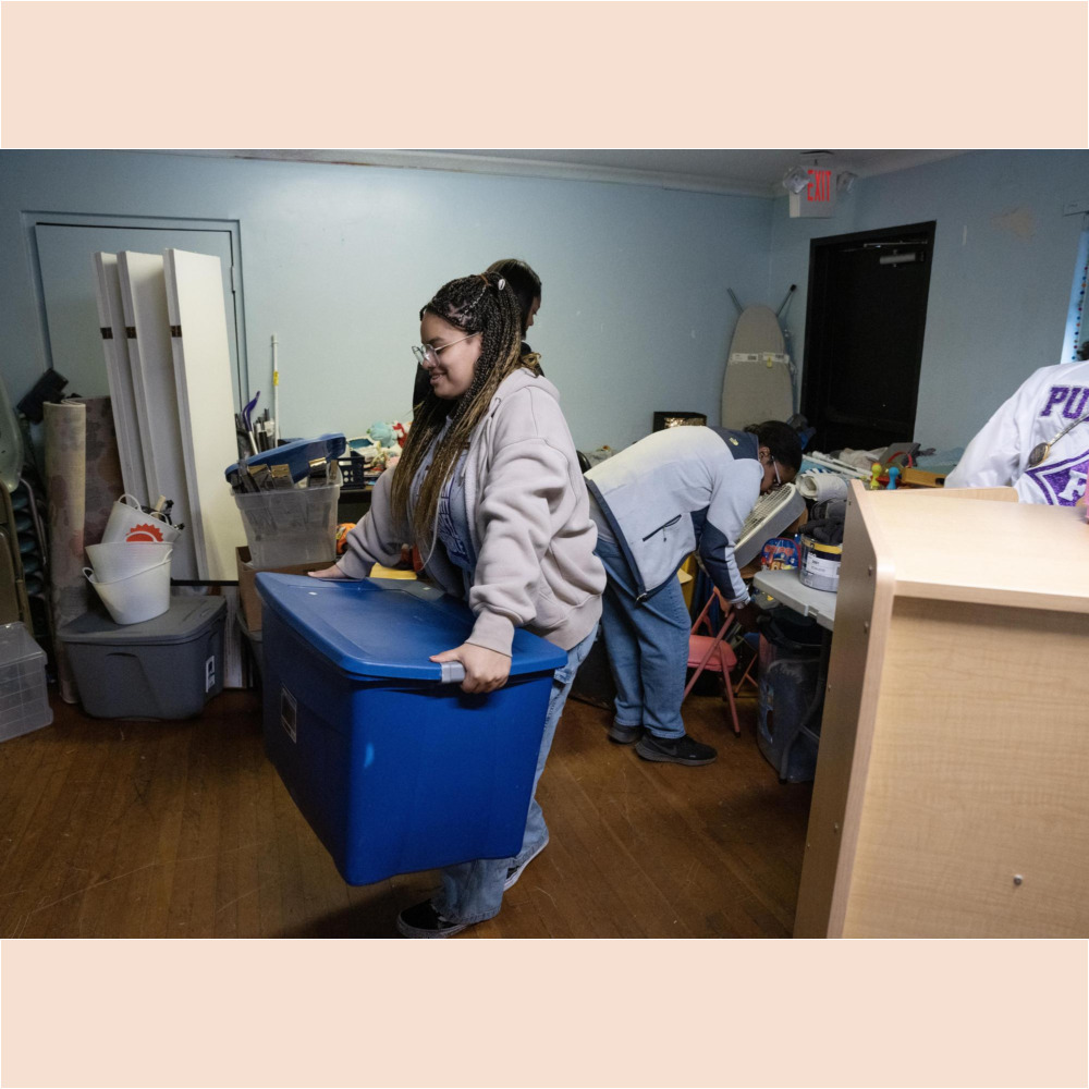 Leighaja Kelso ’26 helped Risen Church in Travelers Rest organize donations.