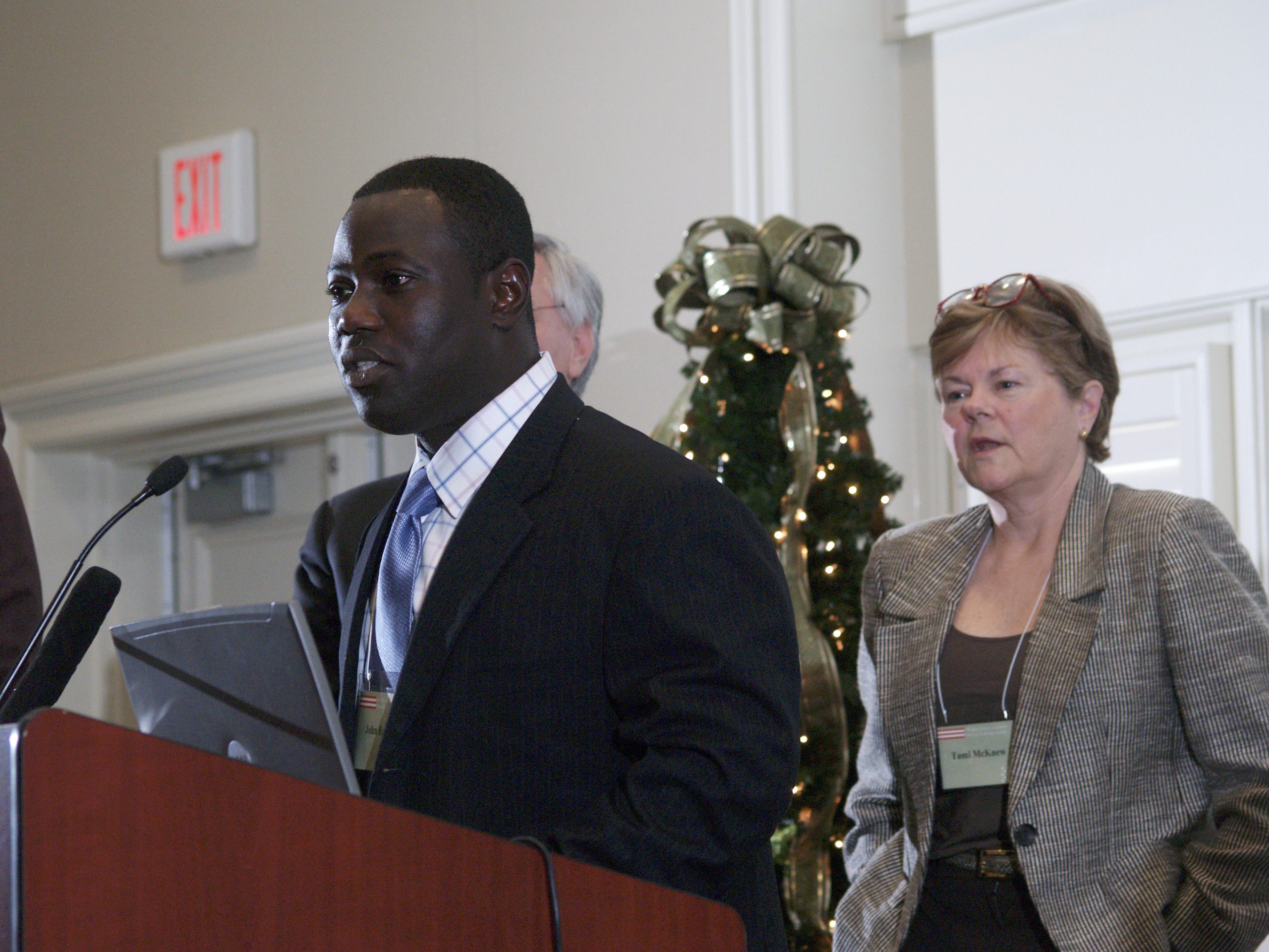 (l-r) John Entsuah presenting and Tami McKnew