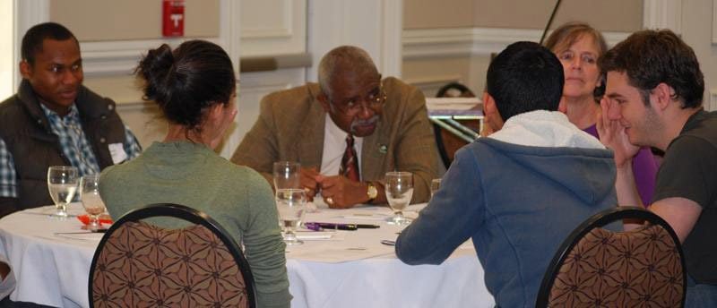 Dli participant Charles Johnson working with a group of students