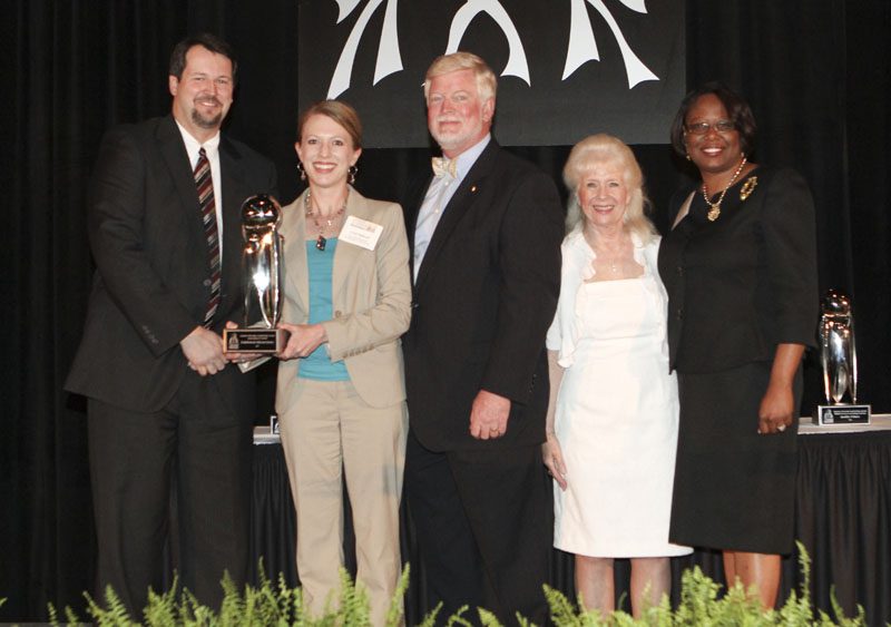 William “Bill” T. Wylie Valued Lives Award for School Excellence in Diversity Award: (l-r): representatives from Fairforest Elementary, Billy Crank (DLI Upstate Class X graduate and Senior Community Relations Manager at Michelin North America), Janie Lynn Wylie, and Lynn Scott (DLI Upstate Class X graduate and Director of Marketing at the United Way in Anderson)