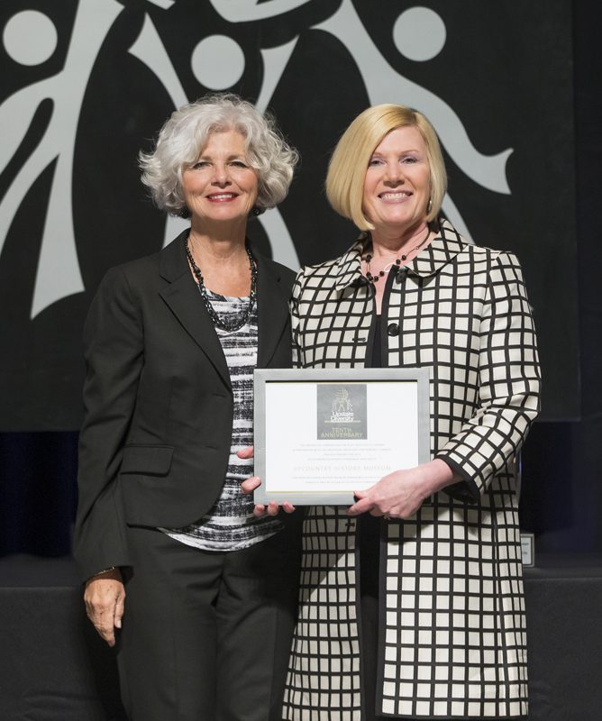 (l-r) Roberta Evans and Dana Thorpe