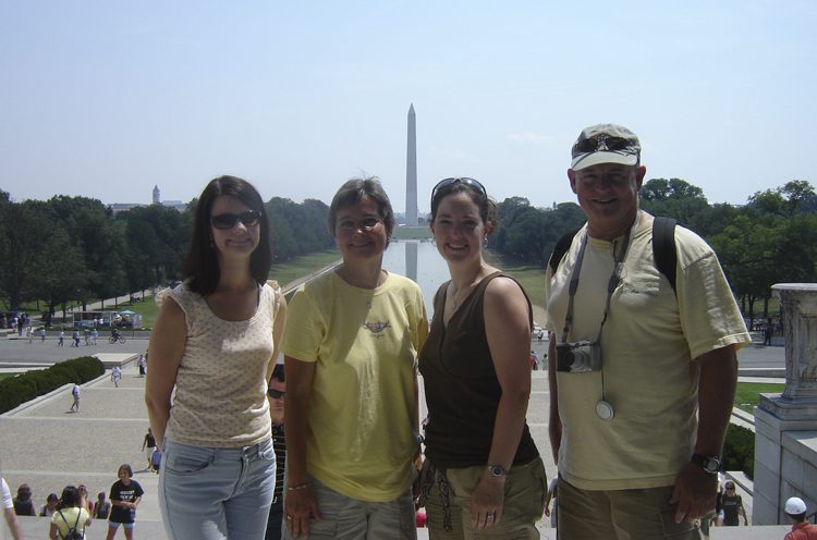 (l-r) Lori Larson, Penny Boswell, Kati Linn, & Mike Griffin by Lincoln Memorial