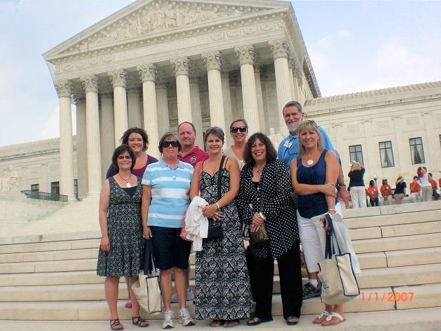 The Teachers of Government in front of the Supreme Court