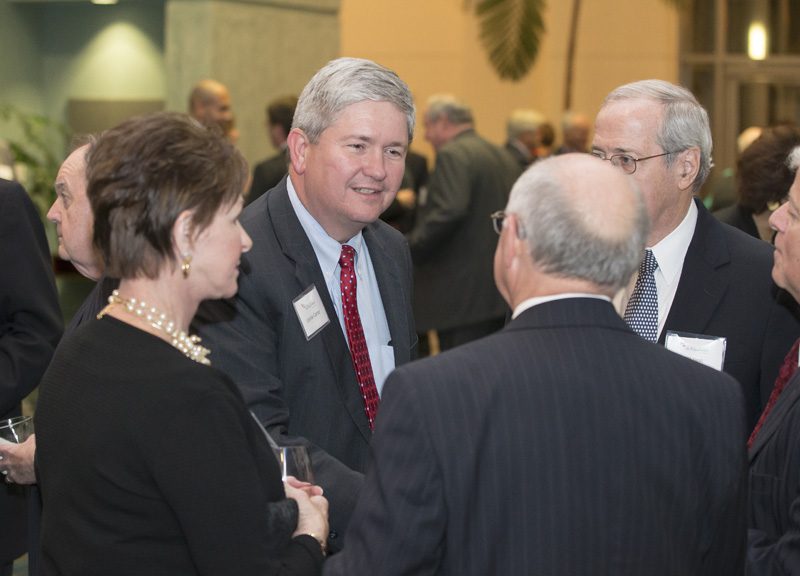 Lonnie Carter (center)
