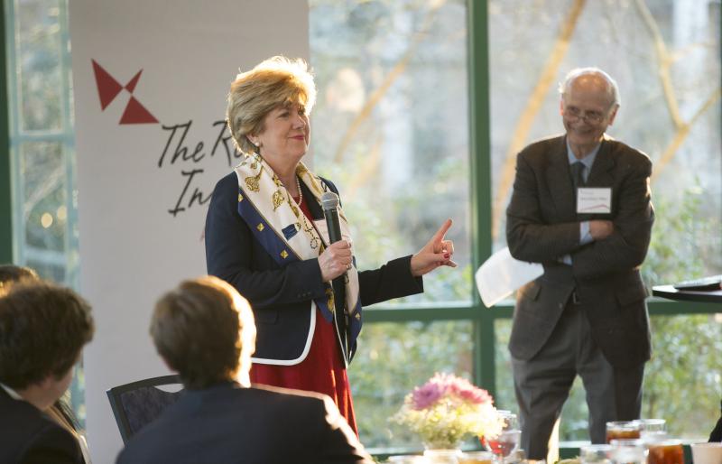 Linda O'Bryon speaks to Hollingsworth & Townes Scholars, Women in Public Media dinner