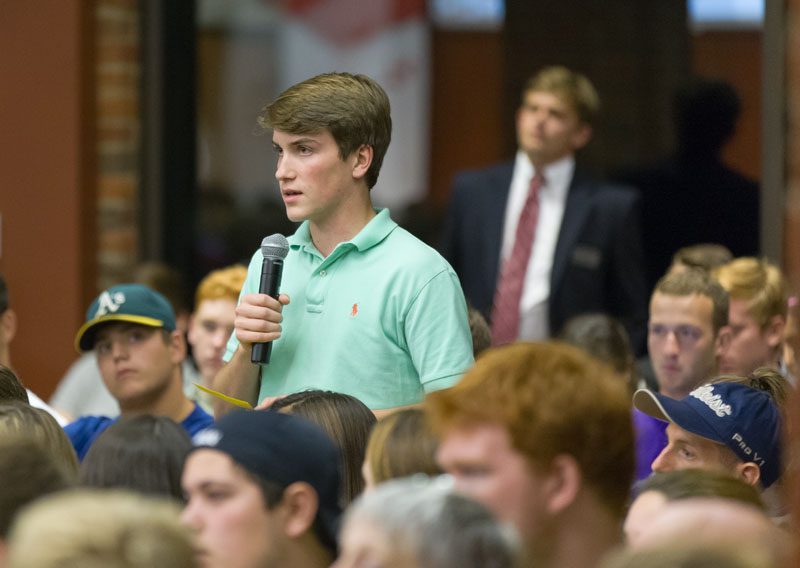 Each question probed further into the issues of ISIS, al Qaeda and heroin addition