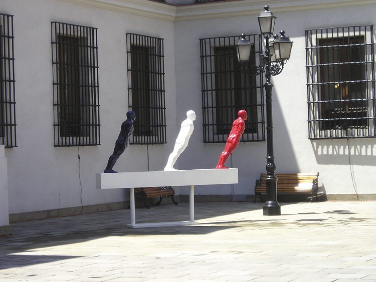 Statue in La Moneda
