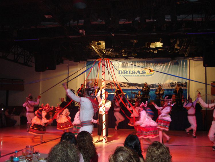 Tradtional Peruvian dance and pan flute music