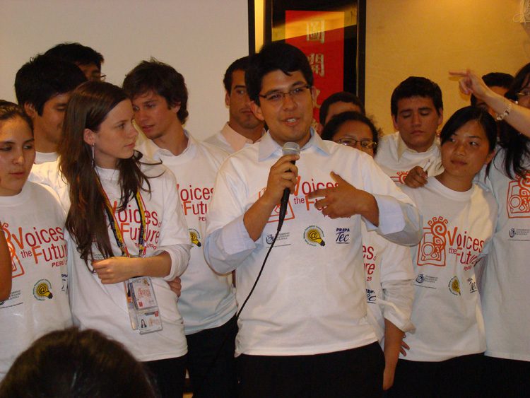 Peruvian students addressing Voices participants