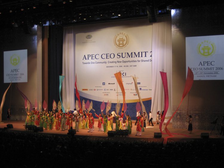 A Vietnamese artistic performance for all APEC attendees