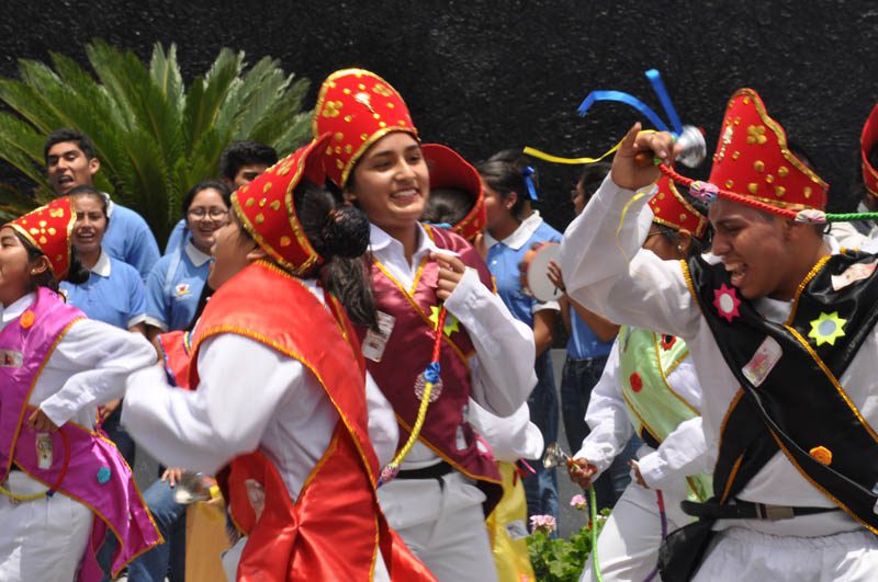 Students from the Escuela de Talentos performing the Peruvian traditional dance to welcome the APEC Voices delegates during their visit to the school in Callao, Peru
