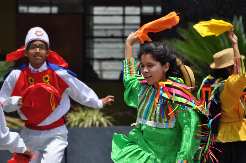 Students from the Escuela de Talentos performing the Peruvian traditional dance to welcome the APEC Voices delegates during their visit to the school in Callao, Peru.