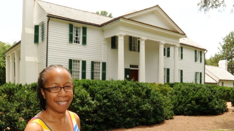 Woman standing in front of a White House