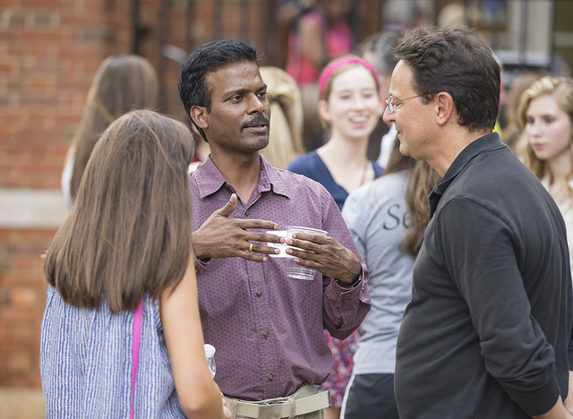 Earth and Environmental Sciences Professor Suresh Muthukrishnan speaks to students during freshman orientation.